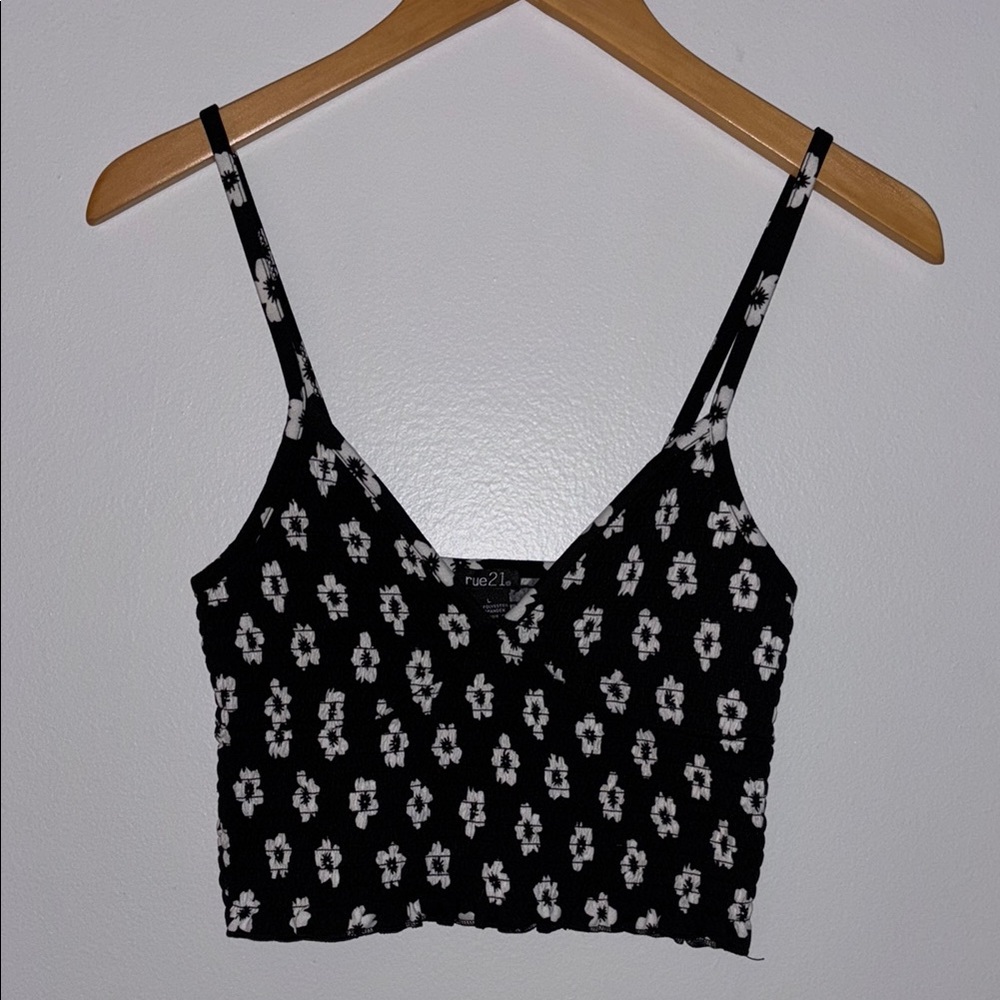 Forever 21 Black and White Floral Camisole Crop Top Sz L